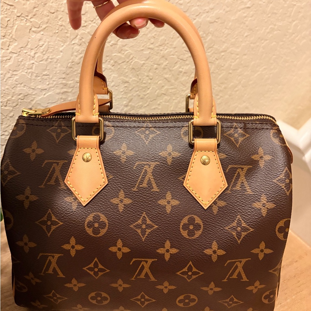Louis Vuitton Speedy 25 Monogram - Picture 14 of 14